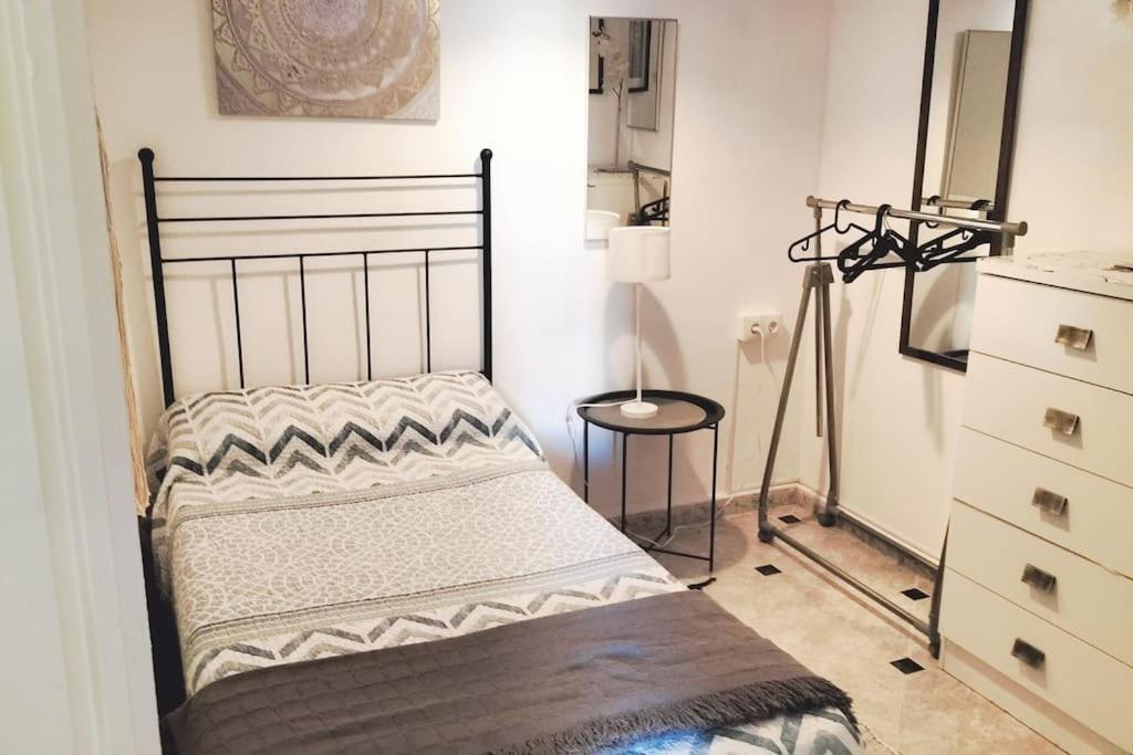 Bonito Apartamento De Dos Dormitorios En El Centro Y Calle San Miguel Τορρεμολίνος Εξωτερικό φωτογραφία
