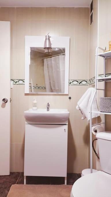 Bonito Apartamento De Dos Dormitorios En El Centro Y Calle San Miguel Τορρεμολίνος Εξωτερικό φωτογραφία